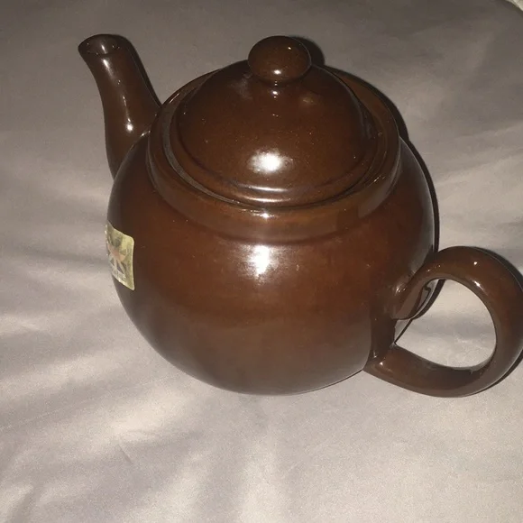 Teapot made in Britain - Picture 1 of 3
